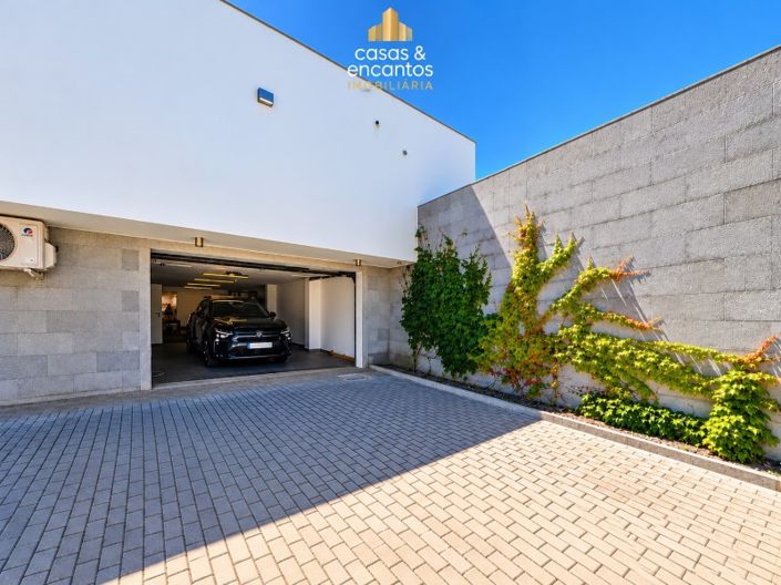 Image No.43-5 Bed House for sale