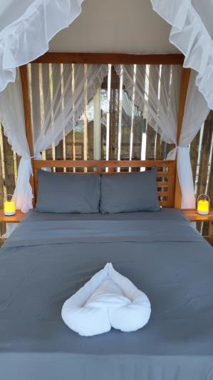 Image No.26-12 Bed Hotel for sale