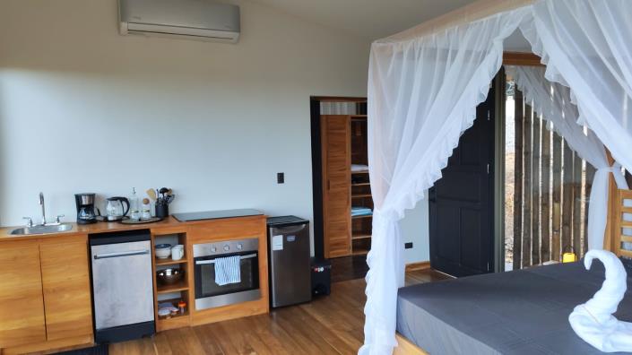 Image No.34-12 Bed Hotel for sale