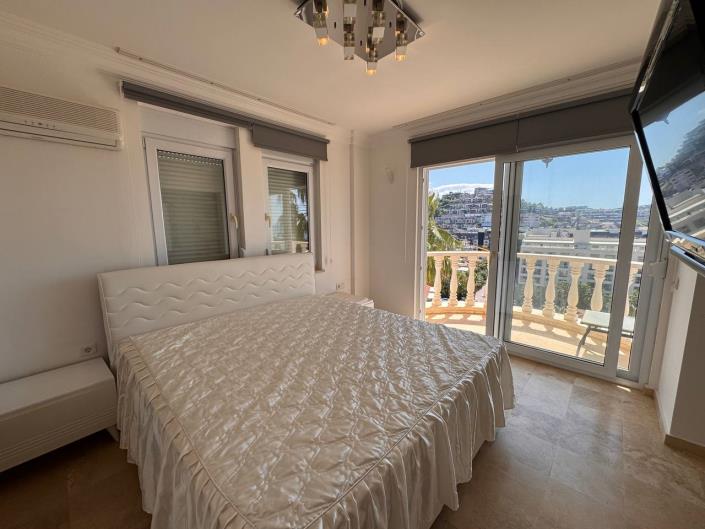 Image No.7-6 Bed Village House for sale