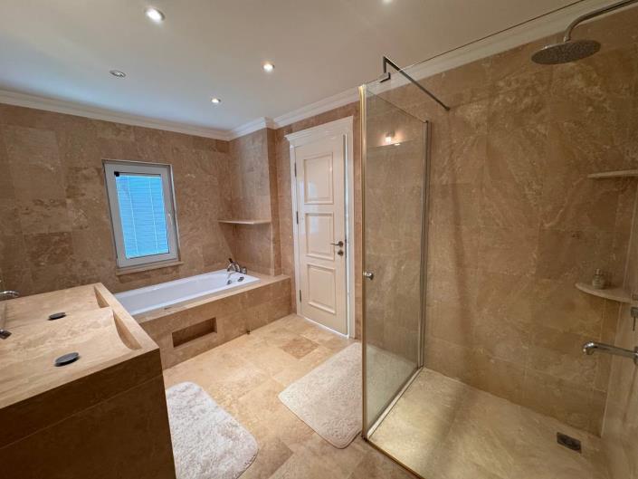 Image No.12-6 Bed Village House for sale