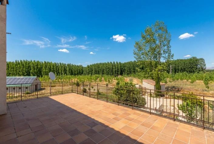 Image No.4-7 Bed Country House for sale