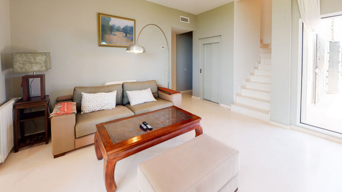 Image No.10-7 Bed Villa for sale
