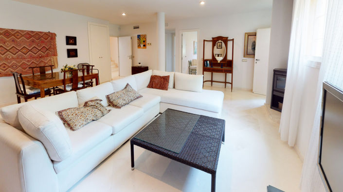 Image No.11-7 Bed Villa for sale