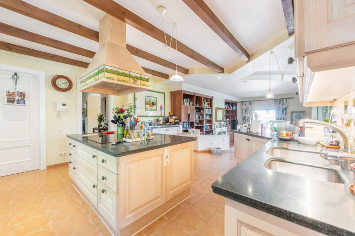 Image No.16-9 Bed Villa for sale