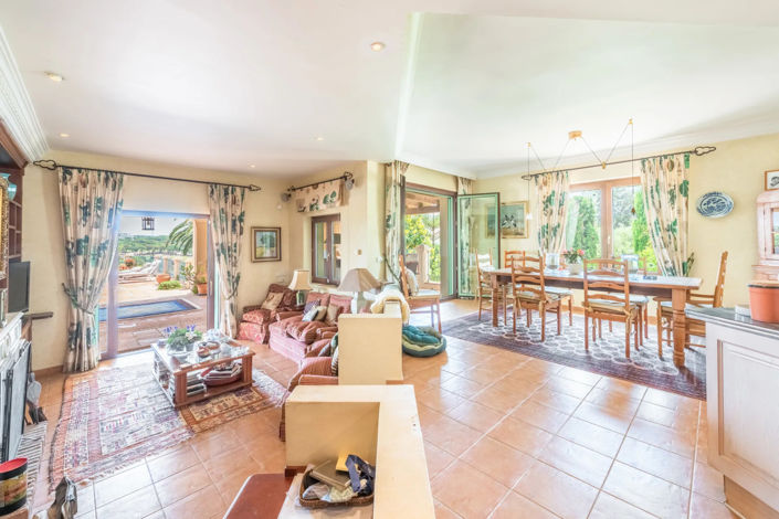 Image No.9-9 Bed Villa for sale