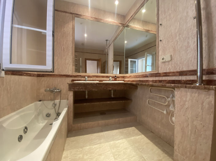 Image No.6-5 Bed Villa for sale