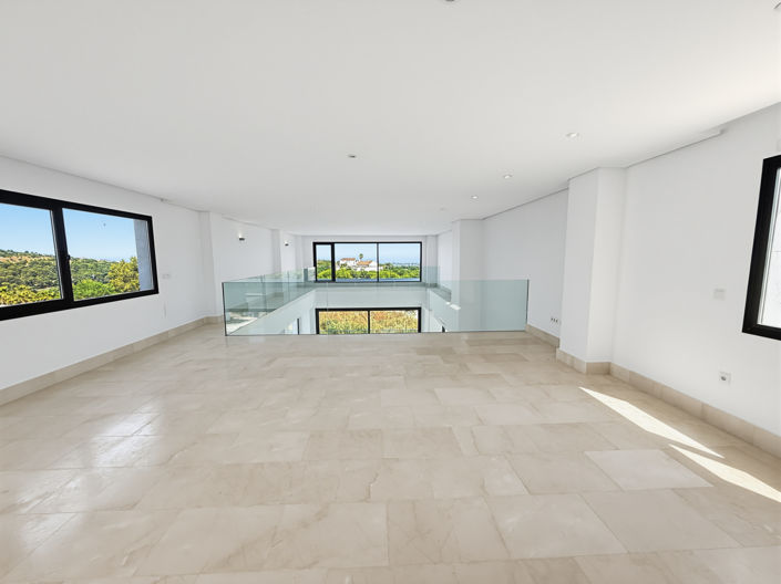 Image No.9-6 Bed Villa for sale