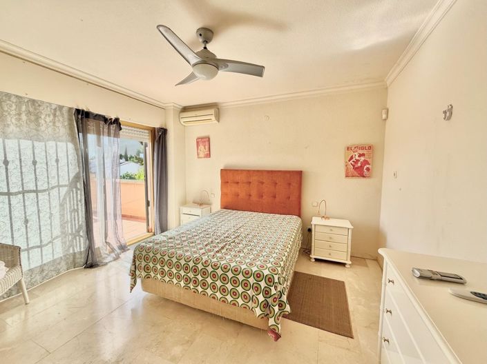 Image No.20-4 Bed Semi-Detached for sale