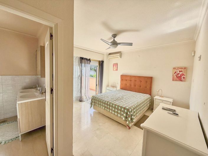 Image No.23-4 Bed Semi-Detached for sale