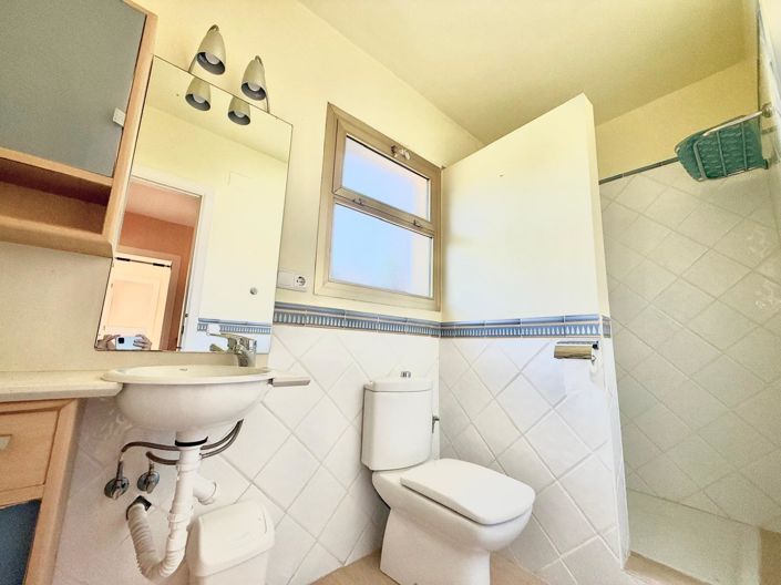 Image No.27-4 Bed Semi-Detached for sale