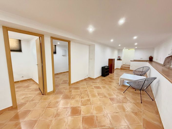 Image No.29-4 Bed Semi-Detached for sale
