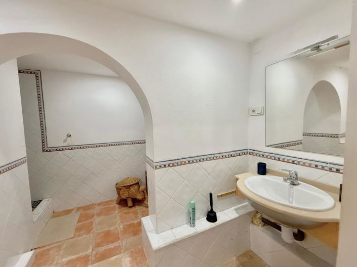 Image No.32-4 Bed Semi-Detached for sale