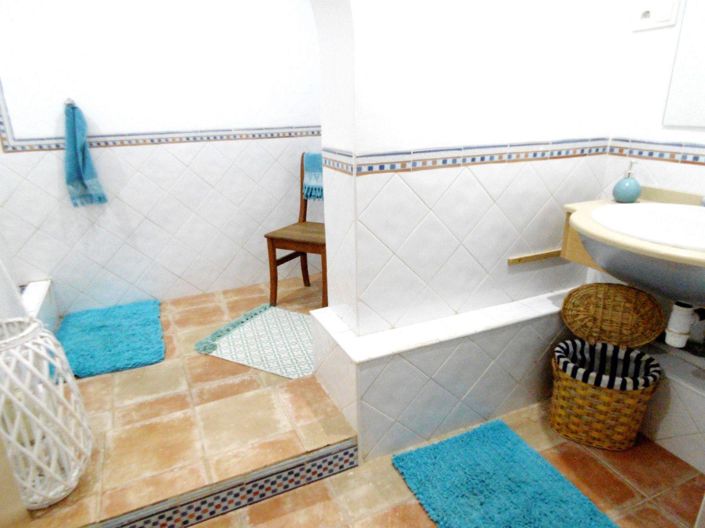 Image No.33-4 Bed Semi-Detached for sale