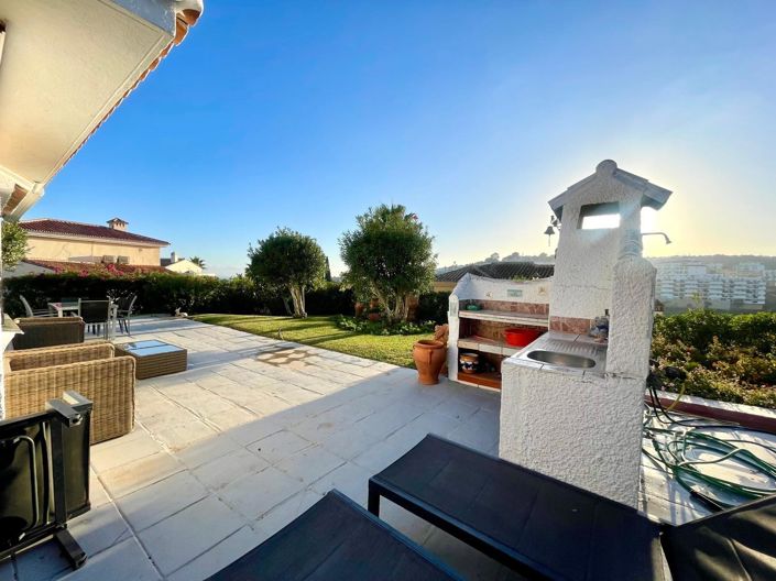 Image No.2-3 Bed Villa for sale