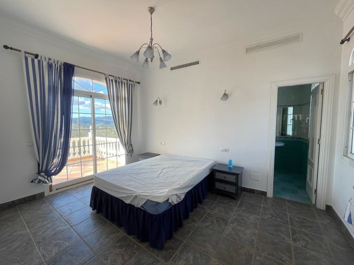 Image No.28-5 Bed Villa for sale