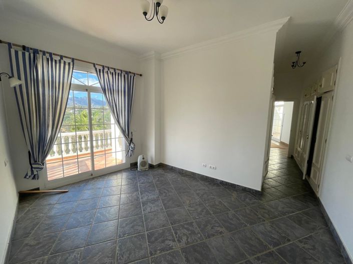Image No.32-5 Bed Villa for sale