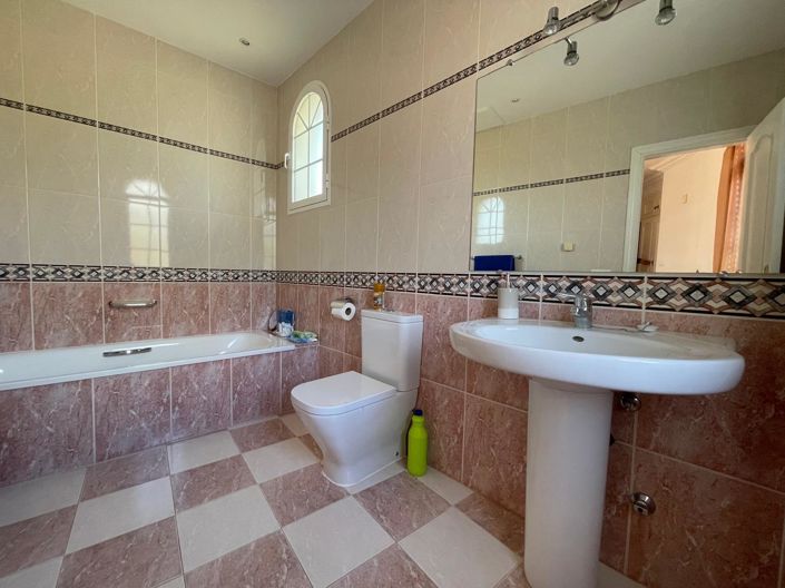 Image No.45-5 Bed Villa for sale