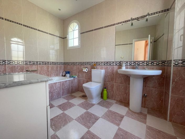 Image No.46-5 Bed Villa for sale