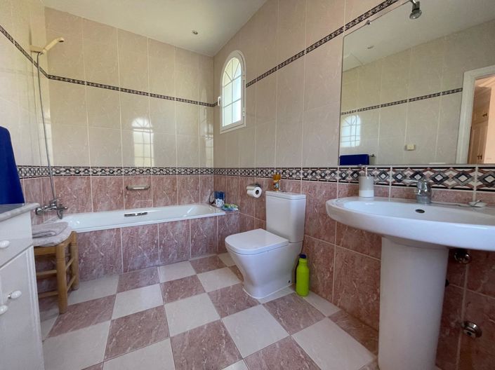 Image No.47-5 Bed Villa for sale