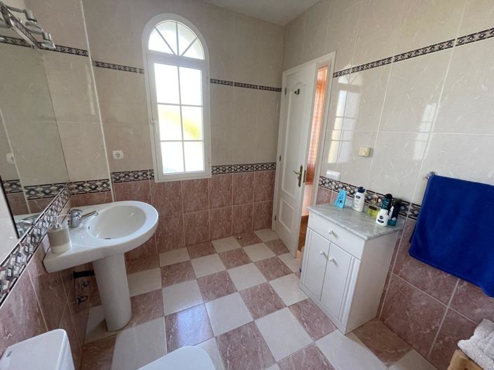 Image No.48-5 Bed Villa for sale