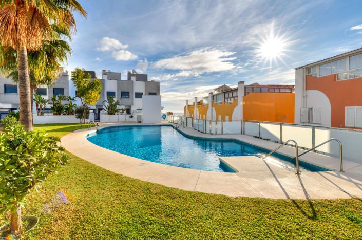 Image No.12-3 Bed Property for sale