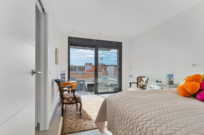 Image No.14-3 Bed Property for sale