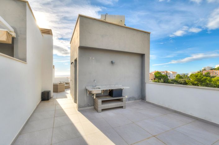 Image No.27-3 Bed Property for sale