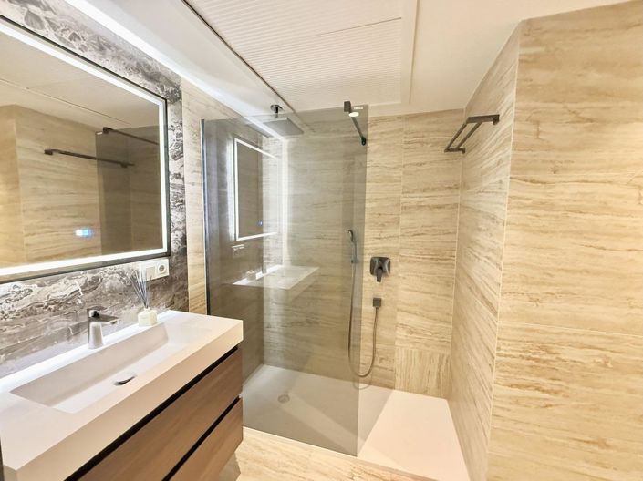 Image No.24-5 Bed Apartment for sale
