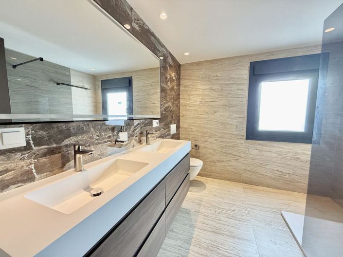 Image No.26-5 Bed Apartment for sale