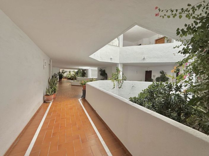 Image No.27-5 Bed Apartment for sale