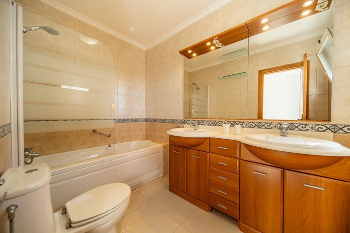Image No.18-4 Bed Villa for sale