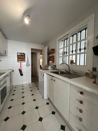 Image No.10-5 Bed Property for sale