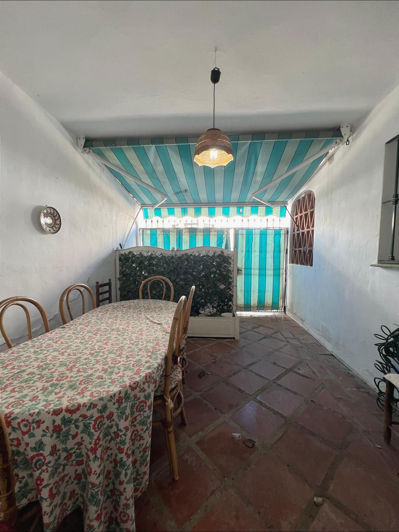 Image No.2-5 Bed Property for sale