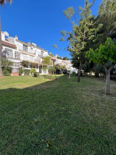 Image No.27-5 Bed Property for sale