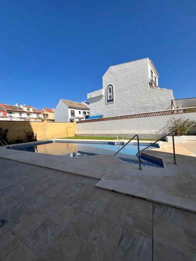 Image No.28-5 Bed Property for sale