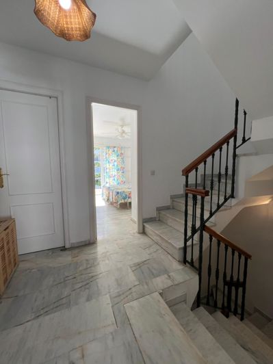 Image No.47-5 Bed Property for sale