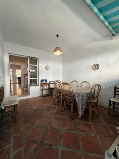 Image No.6-5 Bed Property for sale
