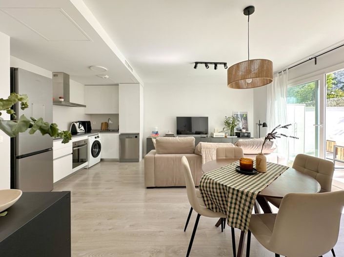 Image No.12-2 Bed Property for sale