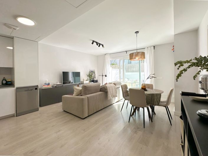Image No.17-2 Bed Property for sale