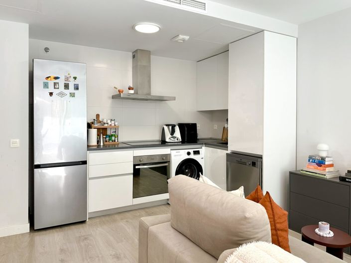 Image No.18-2 Bed Property for sale