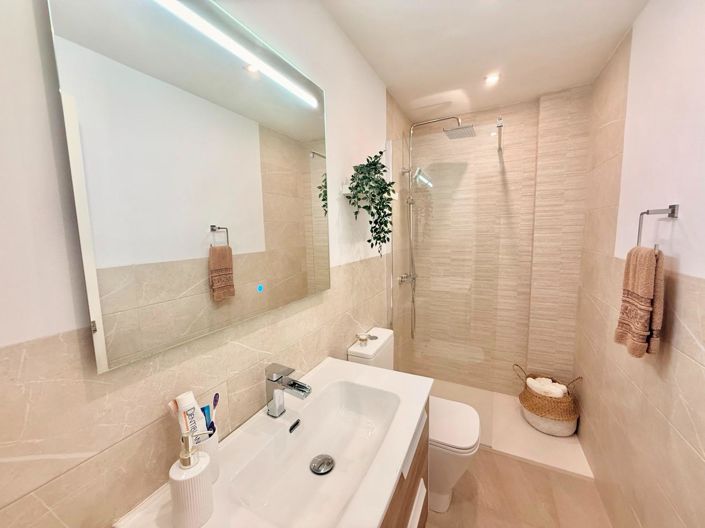Image No.19-3 Bed Townhouse for sale