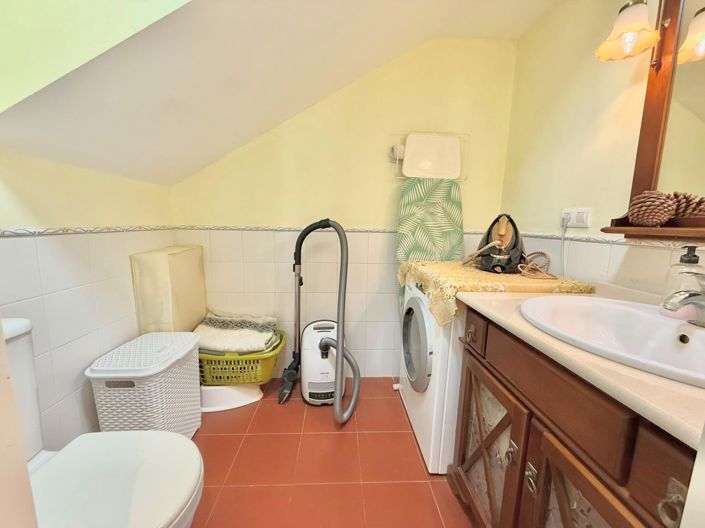 Image No.16-5 Bed Townhouse for sale