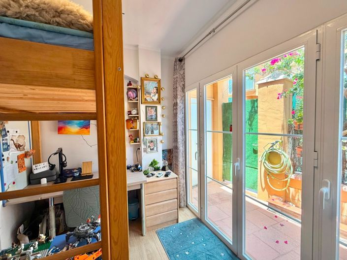 Image No.18-5 Bed Townhouse for sale