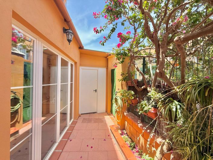Image No.19-5 Bed Townhouse for sale
