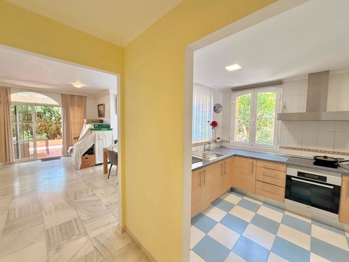 Image No.5-5 Bed Townhouse for sale