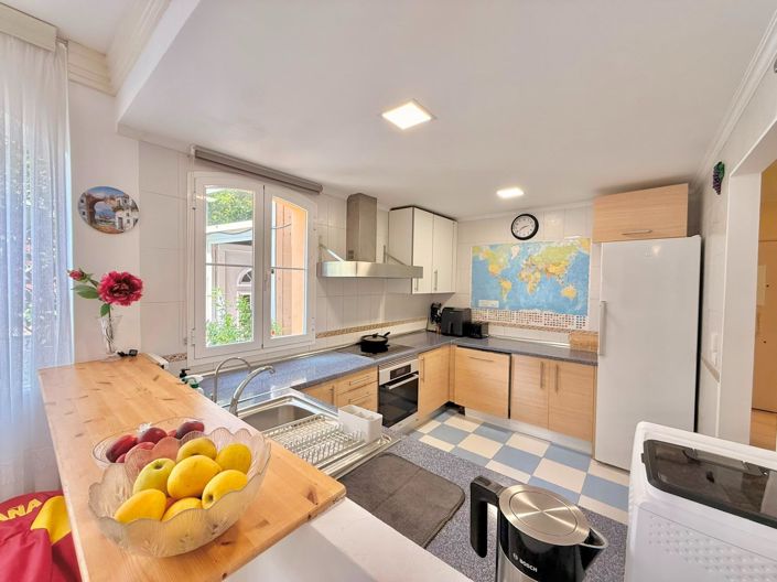 Image No.6-5 Bed Townhouse for sale