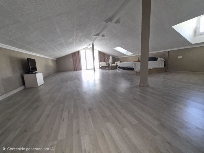 Image No.20-7 Bed House for sale