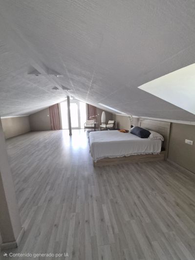 Image No.25-7 Bed House for sale