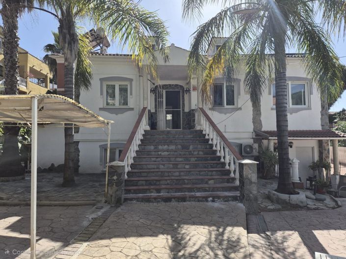 Image No.27-7 Bed House for sale
